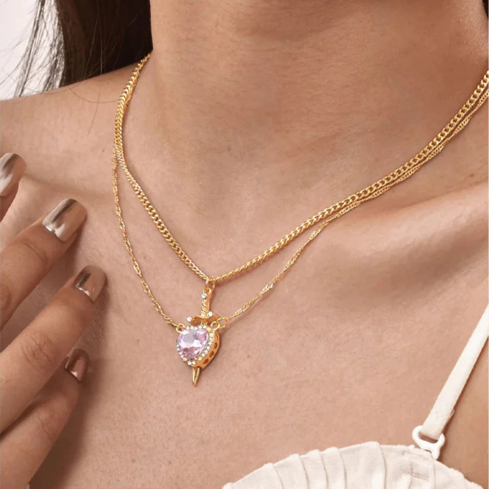 Colar Pingente Coração e Espada com Zircão Banhado a Ouro