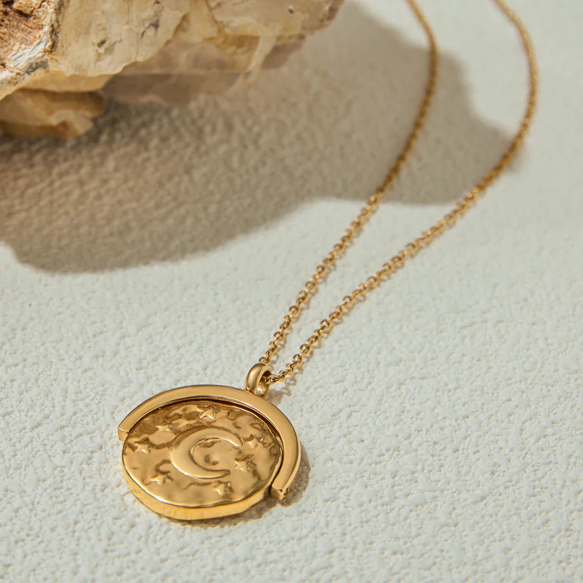 Colar Rotativo Estrela e Lua Banhado a Ouro 18K