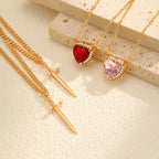 Colar Pingente Coração e Espada com Zircão Banhado a Ouro