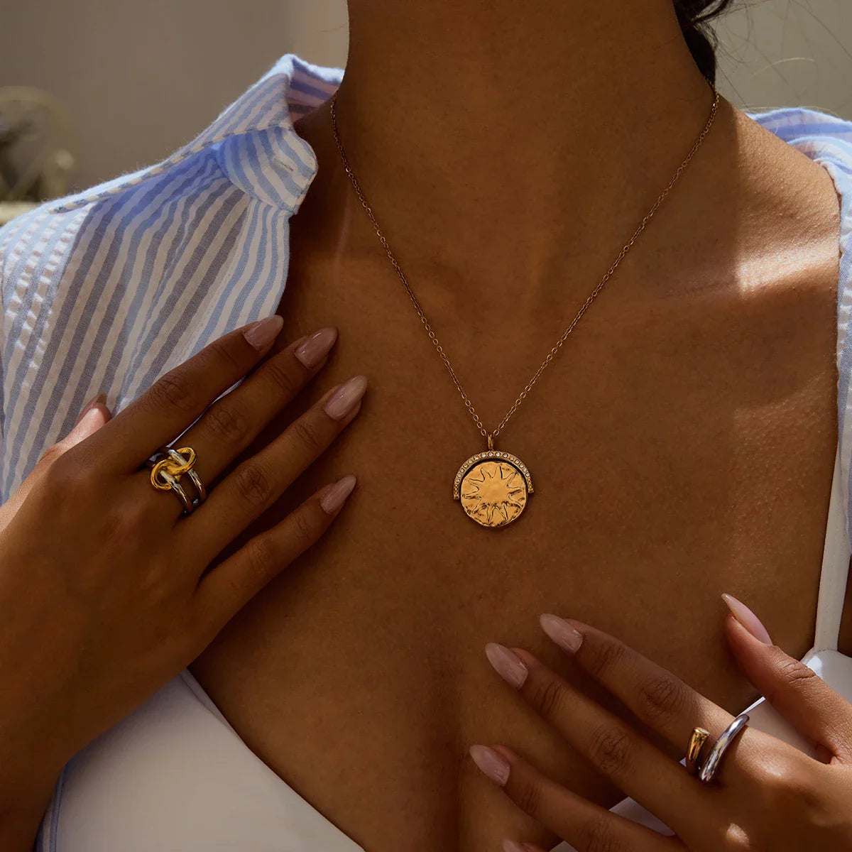 Colar Rotativo Estrela e Lua Banhado a Ouro 18K